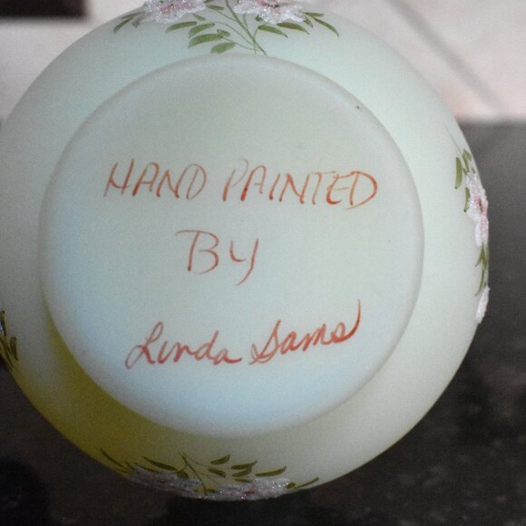 FENTON GLASS  Vintage 48 Years Light Matte Green Hand Painted Signed - Picture 3 of 3